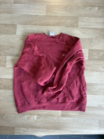 Vintage Nike crewneck — creased pull-out shot vs. flat-lay, straightened and centred. — before